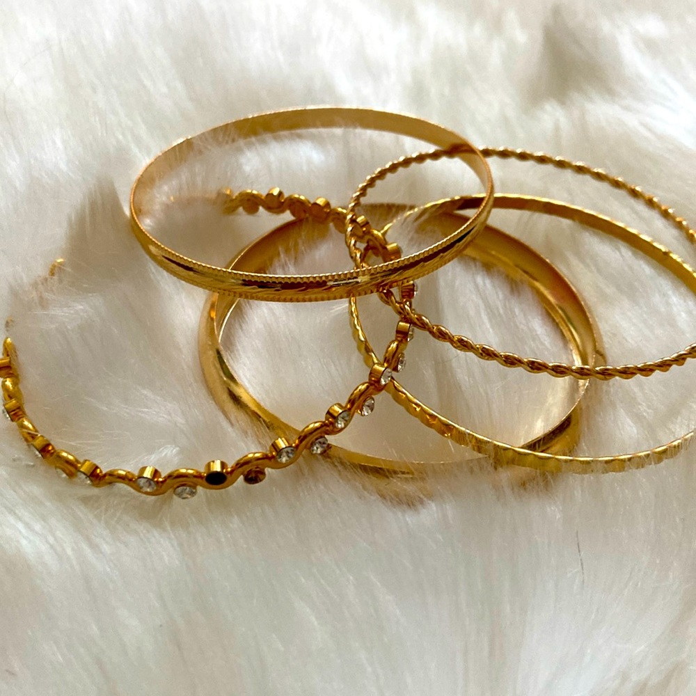Gold tone bangle set